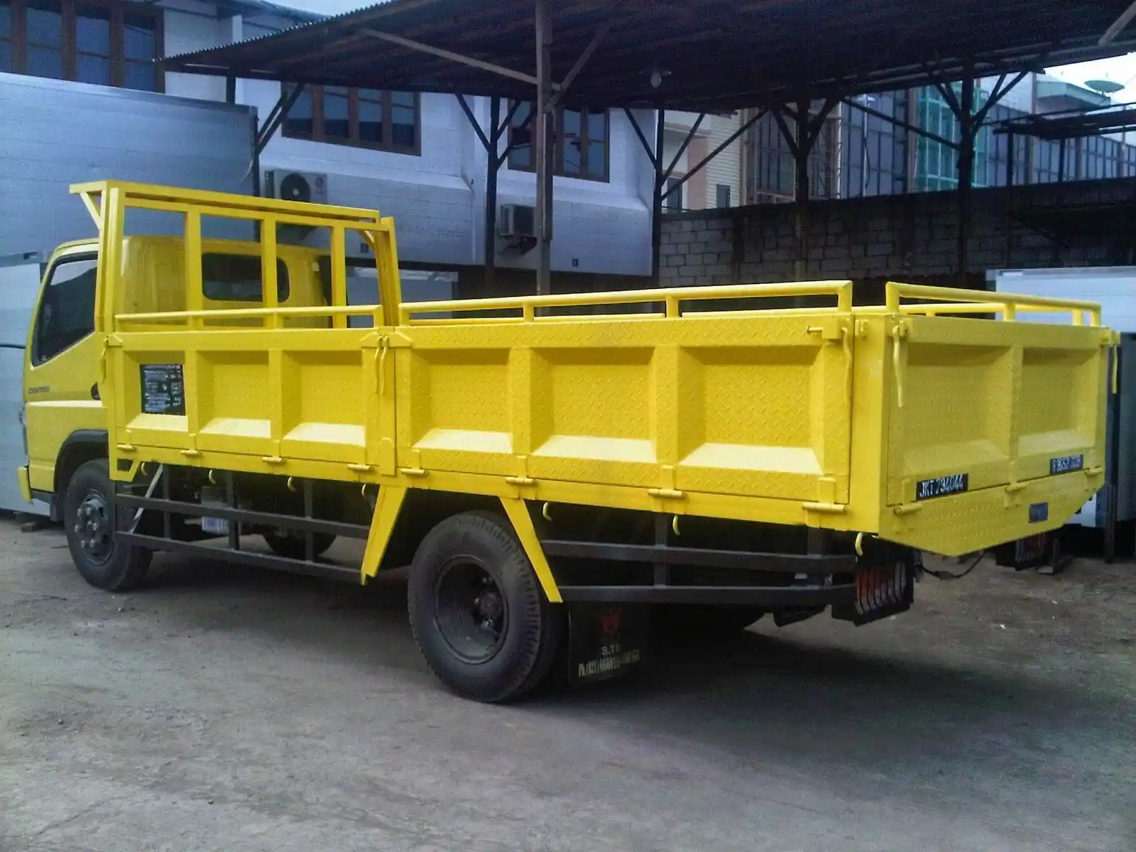 Hasil akhir modifikasi dump truck tambang berat