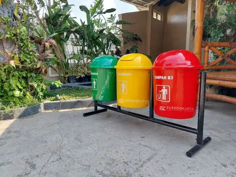 Perbandingan Tempat Sampah Fiberglass 3 in 1