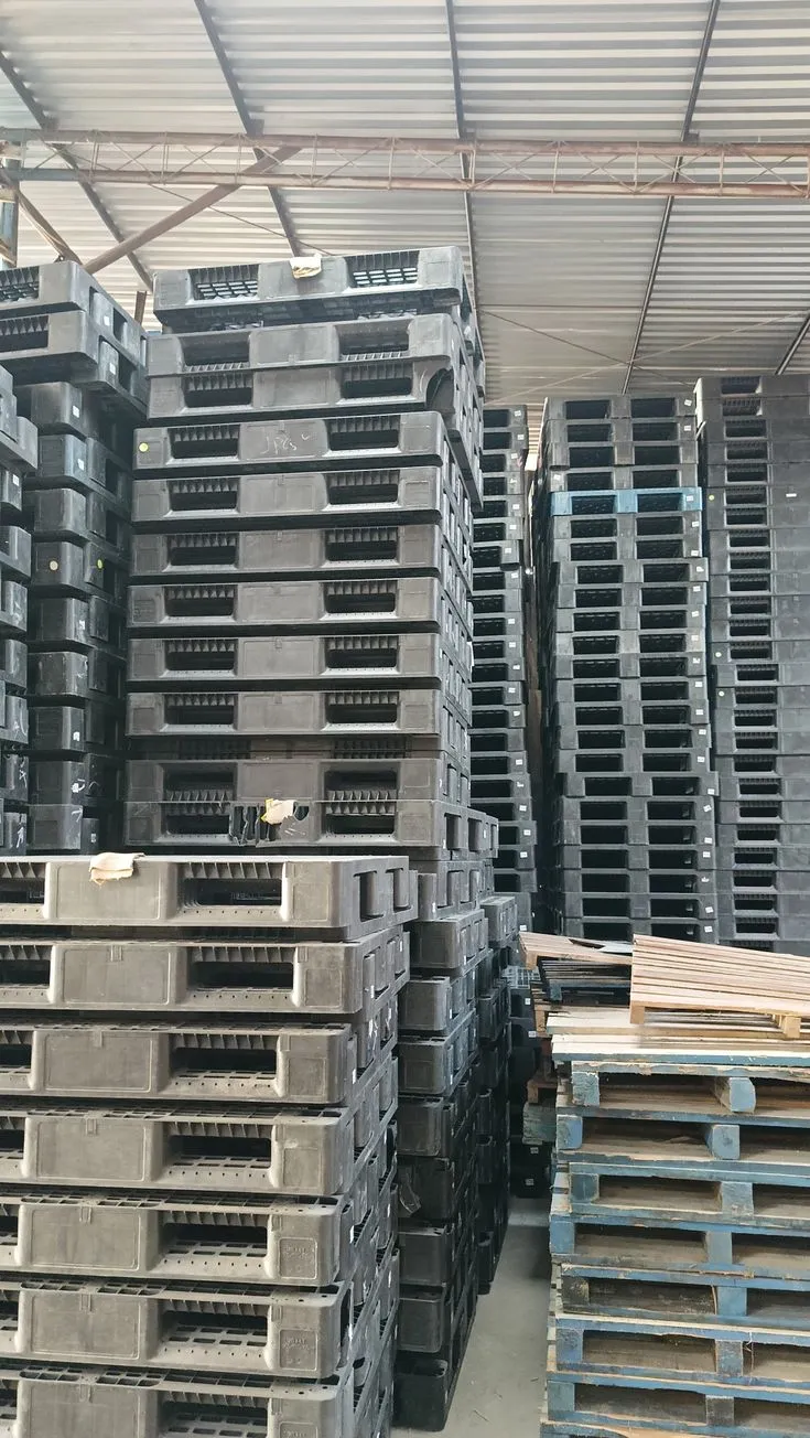 Pengiriman logistik material panel GRC ke lokasi proyek