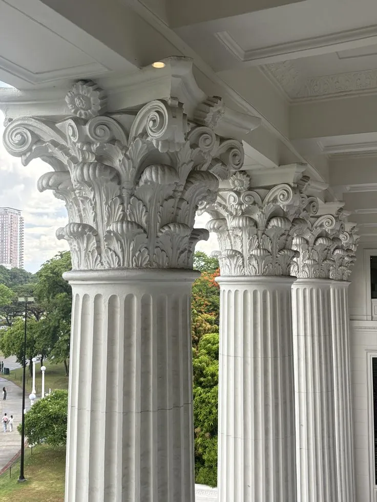 Ornamen Pilar Interior Klasik